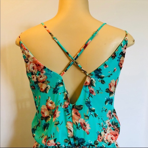 Charlotte Russe women’s romper floral medium - Picture 4 of 5